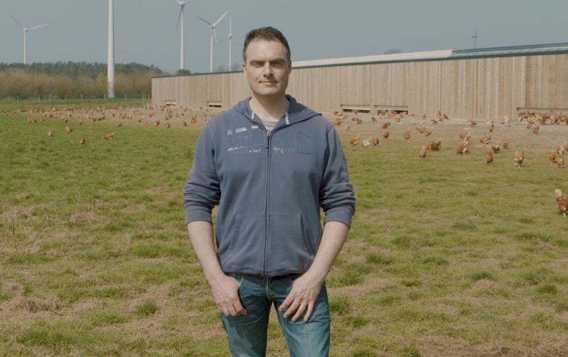 Frédéric Dinel, éleveur de poules pondeuses